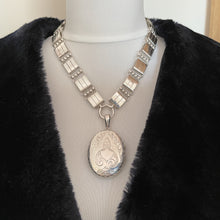 Charger l'image dans la galerie, Victorian Sterling Silver Book Chain Necklace