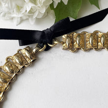 Carica l'immagine nel visualizzatore di Gallery, Georgian Engraved Pinchbeck Gold Choker Necklace