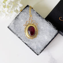 Lade das Bild in den Galerie-Viewer, Victorian Rhodolite Garnet 14ct Gold Pendant Locket