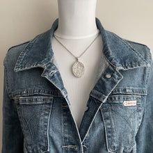 Cargar imagen en el visor de la galería, Antique Victorian Silver Sweetheart Locket and Chain