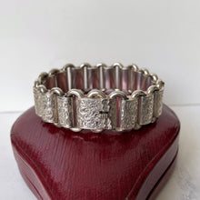 Cargar imagen en el visor de la galería, Antique Victorian Sterling Silver Book Chain Bracelet