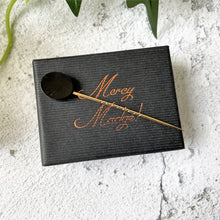 Charger l'image dans la galerie, Victorian Whitby Jet Stick Pin Mourning Brooch