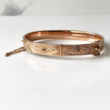 Cargar imagen en el visor de la galería, Antique Victorian Solid 9ct Gold Buckle Bangle