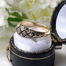 Carica l'immagine nel visualizzatore di Gallery, Georgian 18ct Gold, Enamel & Pearl Mourning Ring