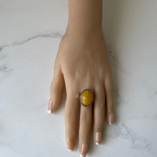 Carica l'immagine nel visualizzatore di Gallery, Vintage Butterscotch Amber Sterling Silver Ring