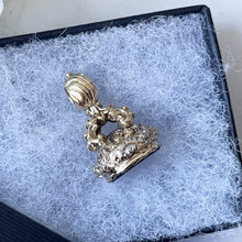 Carica l'immagine nel visualizzatore di Gallery, Georgian 18ct Gold Intaglio Wax Seal Fob - Good Night, All's Well