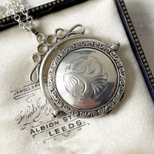 Carica l'immagine nel visualizzatore di Gallery, Vintage Victorian Style Sterling Silver Spinner Locket