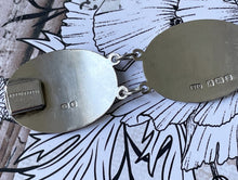 Carica l'immagine nel visualizzatore di Gallery, Vintage 1945 British Sterling Silver Souvenir of London Bracelet