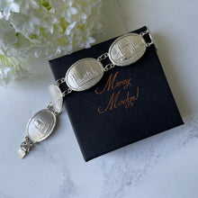 Carica l'immagine nel visualizzatore di Gallery, Vintage 1945 British Sterling Silver Souvenir of London Bracelet