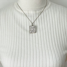 Carica l'immagine nel visualizzatore di Gallery, English Silver Stamp Case Pendant