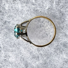Carica l'immagine nel visualizzatore di Gallery, Vintage 9ct Gold Blue Zircon Solitaire Ring