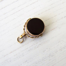 Carica l'immagine nel visualizzatore di Gallery, Antique 9ct Gold Bloodstone & Carnelian Spinner Fob. - MercyMadge