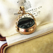 Carica l'immagine nel visualizzatore di Gallery, Antique 9ct Gold Bloodstone & Carnelian Spinner Fob. - MercyMadge