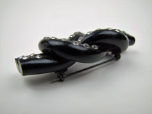 Charger l'image dans la galerie, 1930s Art Deco Black Bakelite & Rhinestone Knot Brooch. - MercyMadge