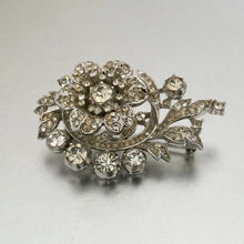 Charger l'image dans la galerie, Alfred Philippe Trifari Rhodium Silver & Crystal Diamante Fur Clip. - MercyMadge