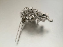 Charger l'image dans la galerie, Alfred Philippe Trifari Rhodium Silver & Crystal Diamante Fur Clip. - MercyMadge