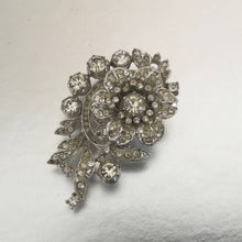 Charger l'image dans la galerie, Alfred Philippe Trifari Rhodium Silver & Crystal Diamante Fur Clip. - MercyMadge