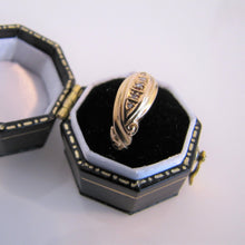 Carica l'immagine nel visualizzatore di Gallery, Antique 18ct Gold Diamond Band Ring, Chester 1911 - MercyMadge
