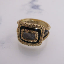 Charger l'image dans la galerie, Georgian 18ct Gold Enamel Mourning Ring With Woven Hair, 1822 - MercyMadge