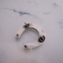 Cargar imagen en el visor de la galería, Antique Victorian Silver Large Horseshoe Brooch - MercyMadge