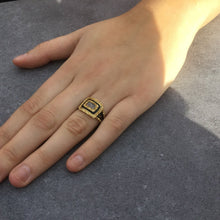 Charger l'image dans la galerie, Georgian 18ct Gold Enamel Mourning Ring With Woven Hair, 1822 - MercyMadge