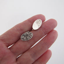 Cargar imagen en el visor de la galería, Antique English Sterling Silver Cufflinks. Edwardian Victorian Engraved Oval Cuff Links. - MercyMadge
