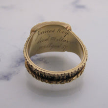 Charger l'image dans la galerie, Georgian 18ct Gold Enamel Mourning Ring With Woven Hair, 1822 - MercyMadge