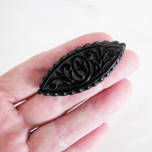 Cargar imagen en el visor de la galería, Victorian Whitby Jet Mourning Brooch. - MercyMadge