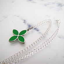 Lade das Bild in den Galerie-Viewer, Pandora Silver Enamel Flower Pendant Necklace. - MercyMadge