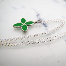 Lade das Bild in den Galerie-Viewer, Pandora Silver Enamel Flower Pendant Necklace. - MercyMadge