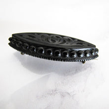 Cargar imagen en el visor de la galería, Victorian Whitby Jet Mourning Brooch. - MercyMadge