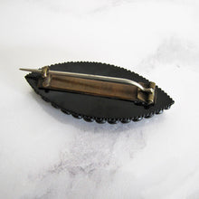 Cargar imagen en el visor de la galería, Victorian Whitby Jet Mourning Brooch. - MercyMadge