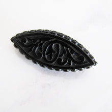Cargar imagen en el visor de la galería, Victorian Whitby Jet Mourning Brooch. - MercyMadge
