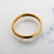 Load image into Gallery viewer, Art Deco 22ct Yellow Gold Slim Wedding Band Ring, Chester Hallmarks - MercyMadge