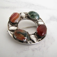 Charger l'image dans la galerie, Scottish Silver & Agate Celtic Brooch, Robert Allison, Edinburgh 1960. - MercyMadge