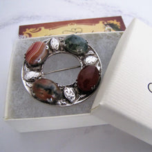 Charger l'image dans la galerie, Scottish Silver & Agate Celtic Brooch, Robert Allison, Edinburgh 1960. - MercyMadge