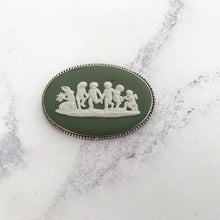 Cargar imagen en el visor de la galería, Sterling Silver Green Jasperware Cameo Brooch, Wedgwood 1969. - MercyMadge