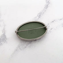 Cargar imagen en el visor de la galería, Sterling Silver Green Jasperware Cameo Brooch, Wedgwood 1969. - MercyMadge