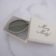 Cargar imagen en el visor de la galería, Sterling Silver Green Jasperware Cameo Brooch, Wedgwood 1969. - MercyMadge