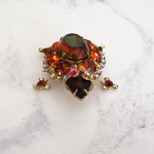 Charger l'image dans la galerie, Vintage Rhinestone Turtle Brooch by Juliana, Delizza And Elster, USA. - MercyMadge