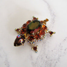 Charger l'image dans la galerie, Vintage Rhinestone Turtle Brooch by Juliana, Delizza And Elster, USA. - MercyMadge