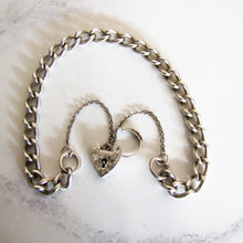 Cargar imagen en el visor de la galería, Sterling Silver Curb Chain Bracelet, Engraved Heart Padlock Clasp - MercyMadge