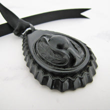 Cargar imagen en el visor de la galería, Victorian Black Horn & Vulcanite Mourning Pendant - MercyMadge