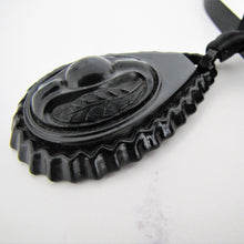 Cargar imagen en el visor de la galería, Victorian Black Horn & Vulcanite Mourning Pendant - MercyMadge
