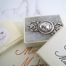 Lade das Bild in den Galerie-Viewer, Large Scottish Silver Antique Brooch, Mary Queen Of Scots - MercyMadge