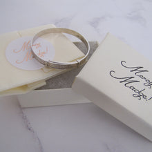 Lade das Bild in den Galerie-Viewer, Child's Vintage Silver Bracelet, Engraved Teddy Bears, Expanding, Adjustable. - MercyMadge