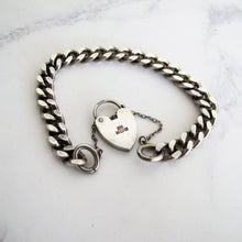 Lade das Bild in den Galerie-Viewer, Vintage Sterling Silver Curb Chain Bracelet, Heart Padlock Clasp. - MercyMadge