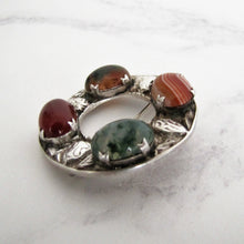 Charger l'image dans la galerie, Scottish Silver & Agate Celtic Brooch, Robert Allison, Edinburgh 1960. - MercyMadge