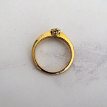 Carica l'immagine nel visualizzatore di Gallery, Antique 18ct Gold Diamond Solitaire Engagement Ring. - MercyMadge