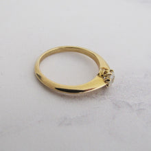 Carica l'immagine nel visualizzatore di Gallery, Antique 18ct Gold Diamond Solitaire Engagement Ring. - MercyMadge